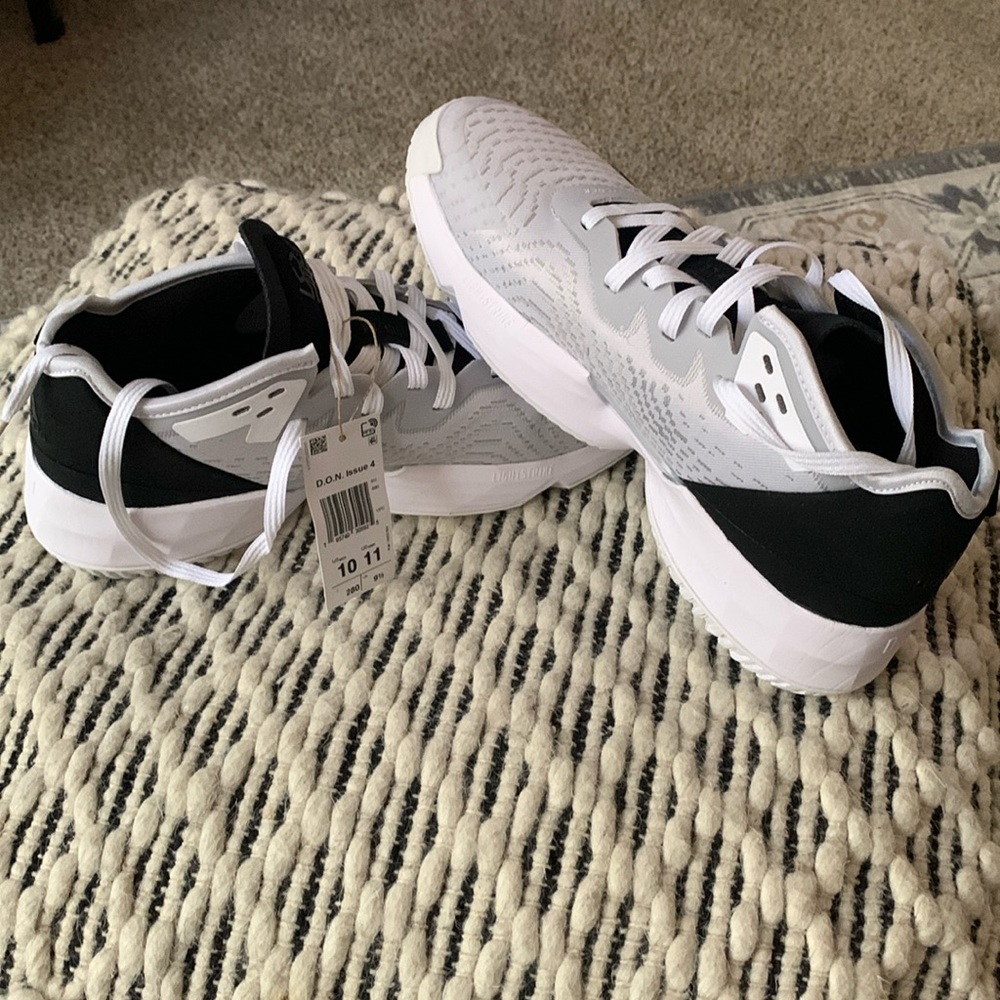 NWT Adidas Mens Sneakers